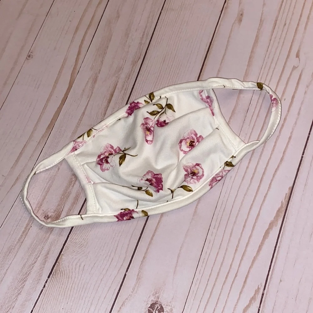 Ivory w purple 👗🛍flower face mask